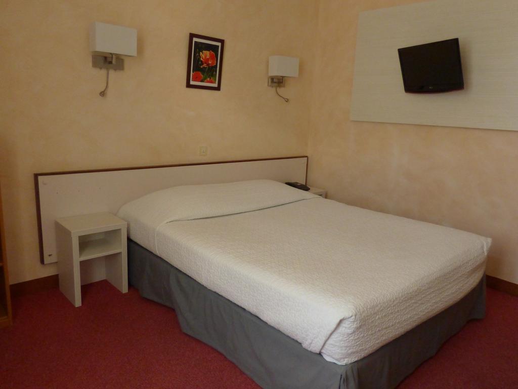 Hotel Du Centre Pierrelatte Eksteriør bilde