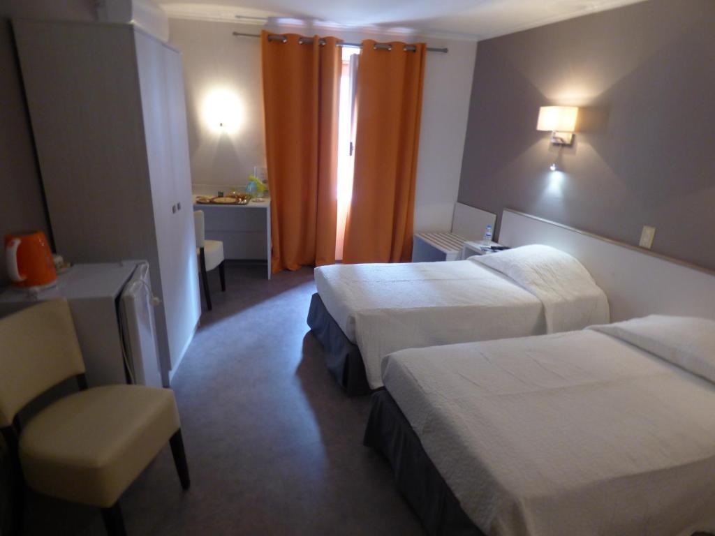 Hotel Du Centre Pierrelatte Eksteriør bilde