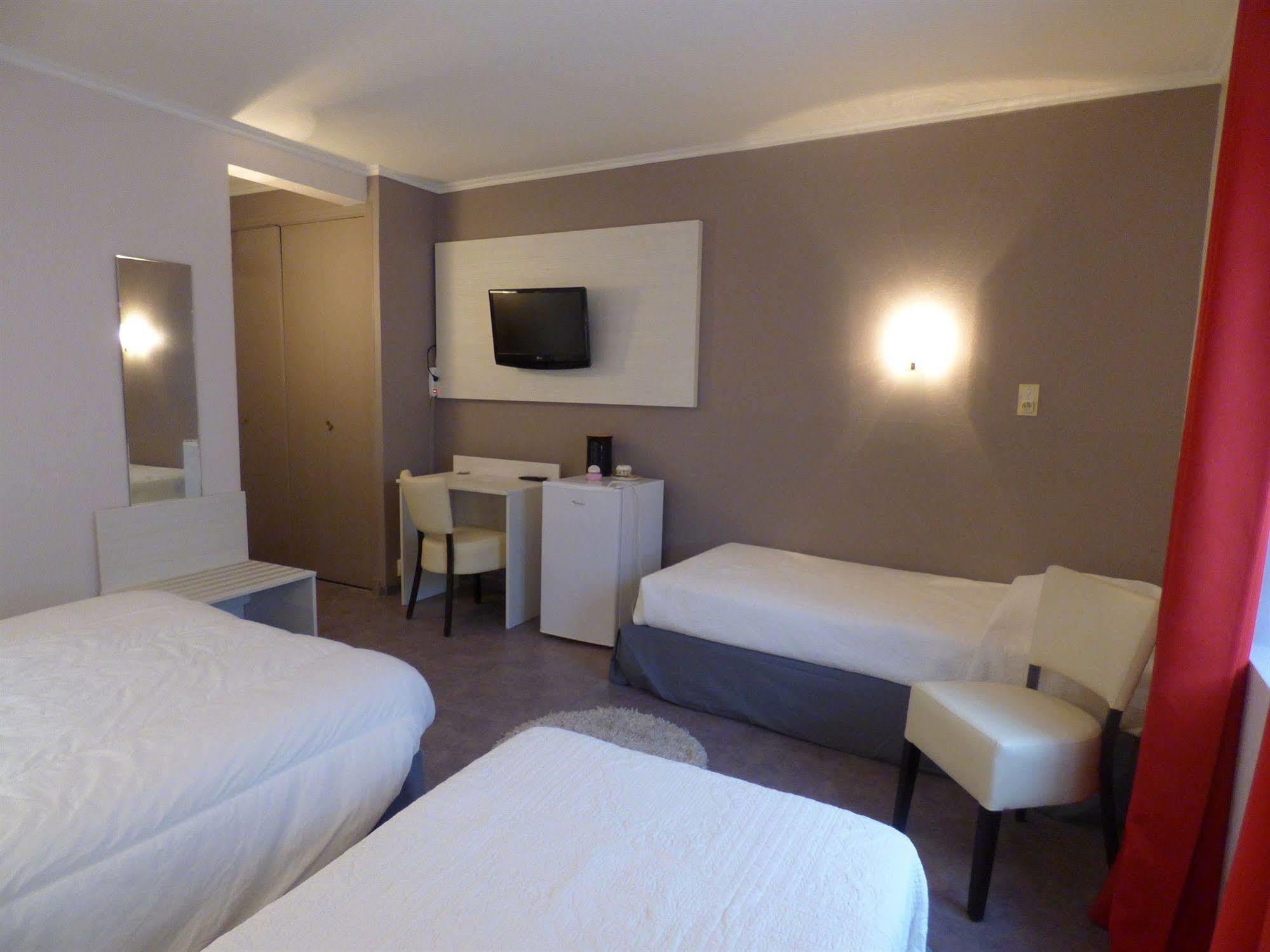 Hotel Du Centre Pierrelatte Eksteriør bilde